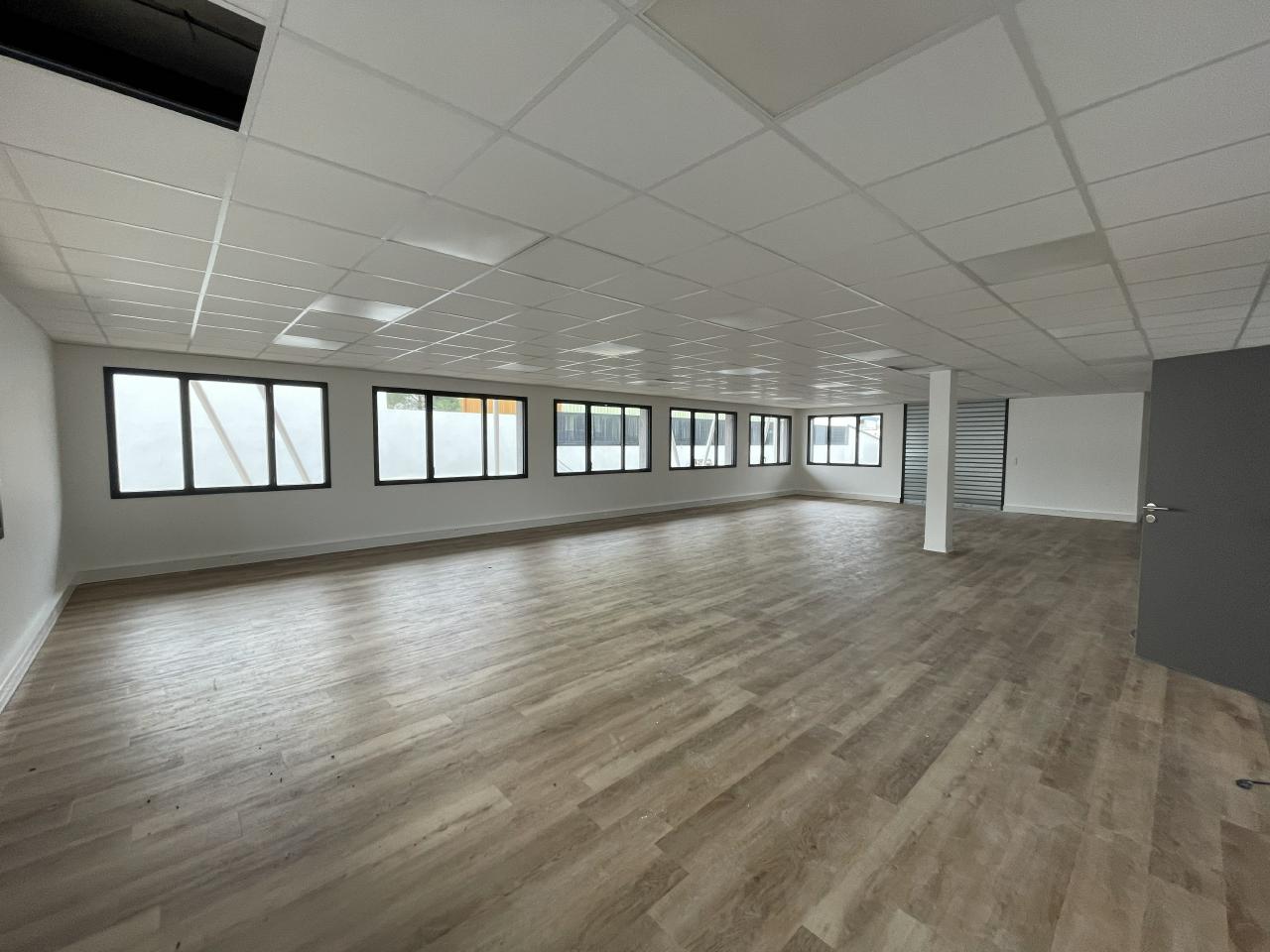 Bureau Éguilles 829m² Location bureau Éguilles Bouches-du-Rhône OLBUR2311990 2
